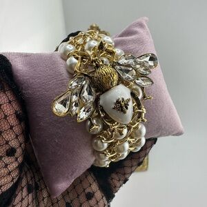 Vintage Luxury Honeybee Gold White Pearl Linked Bracelet